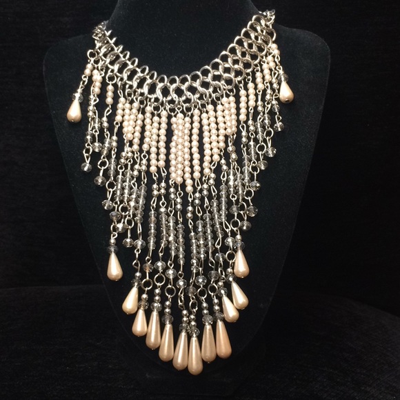 Sexy beaded statement necklace - Picture 3 of 3